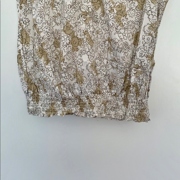 ⭐️3/$30 - Flowery top - Picture 4 of 5